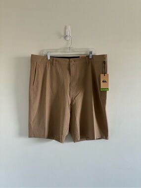 Quiksilver Men's Tan Flat-Front Casual Shorts